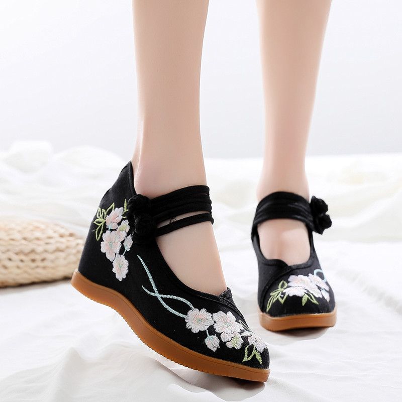 Kyotopia Hidden Wedge Flower Embroidered Hanfu Shoes | YesStyle