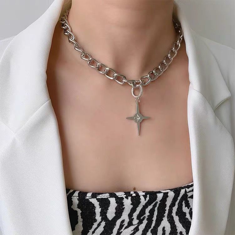 chunky star necklace