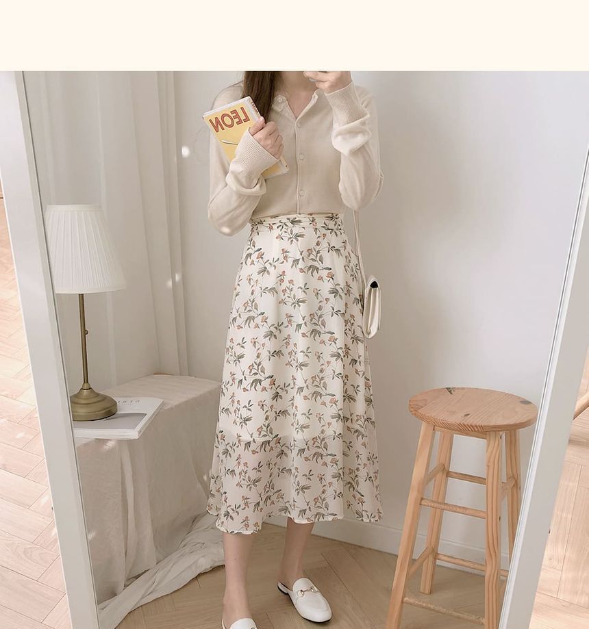 Leoom Short-Sleeve Plain T-Shirt / Floral Print Midi A-Line Skirt ...