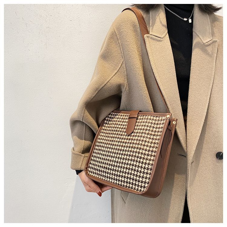 houndstooth shoulder bag