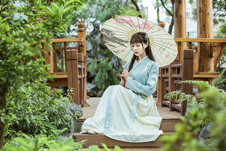 Nuwa Hanfu Set: Long-Sleeve Top + Pleated Maxi Skirt + Scarf | YesStyle