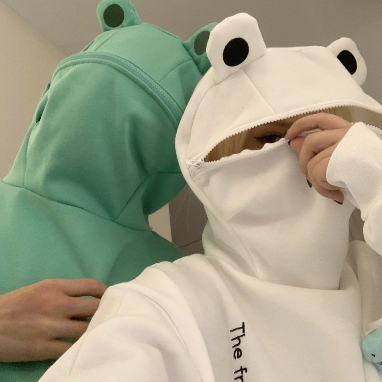 frog hat couple