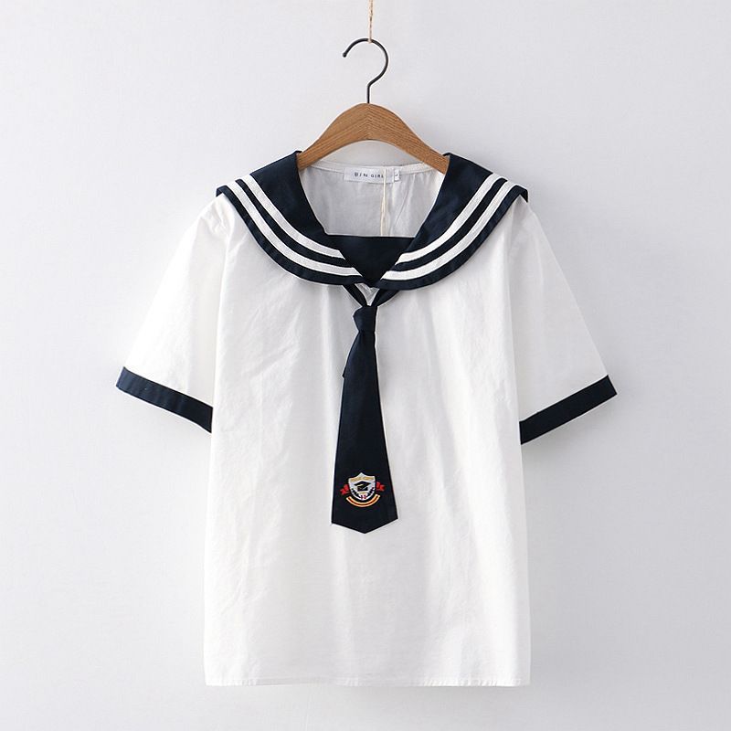 Sailor-style collar