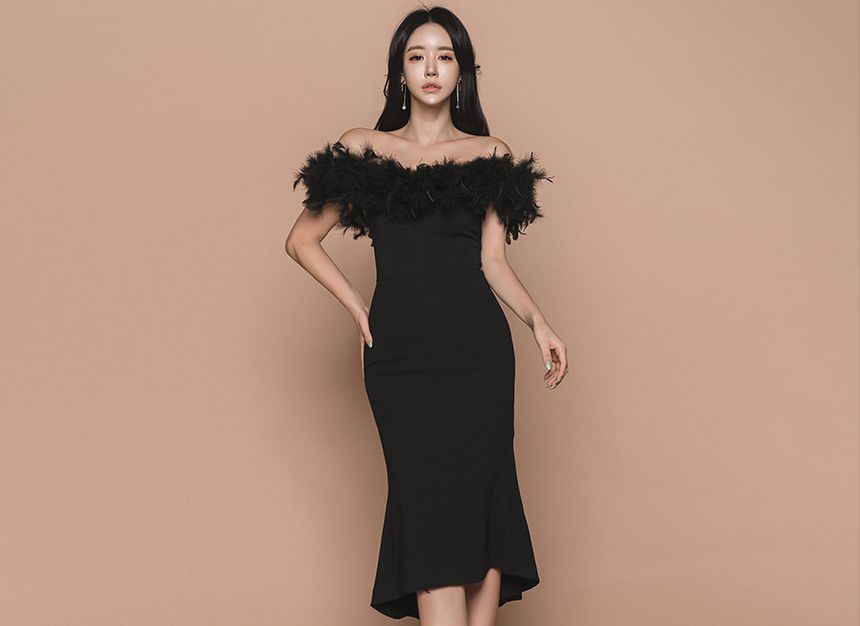 Off-Shoulder Fluffy Ruffle Hem Midi 