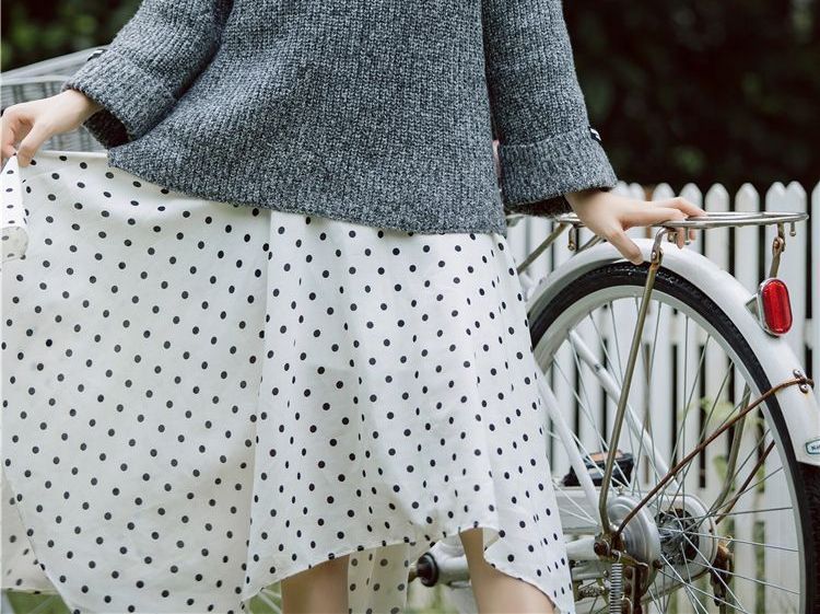 lady jean 纯色贴布绣毛衣 | yesstyle