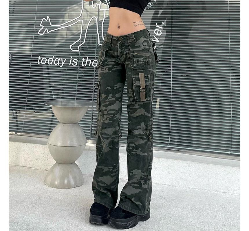 Genrovia - Low-Rise Camo Print Cargo Pants | YesStyle