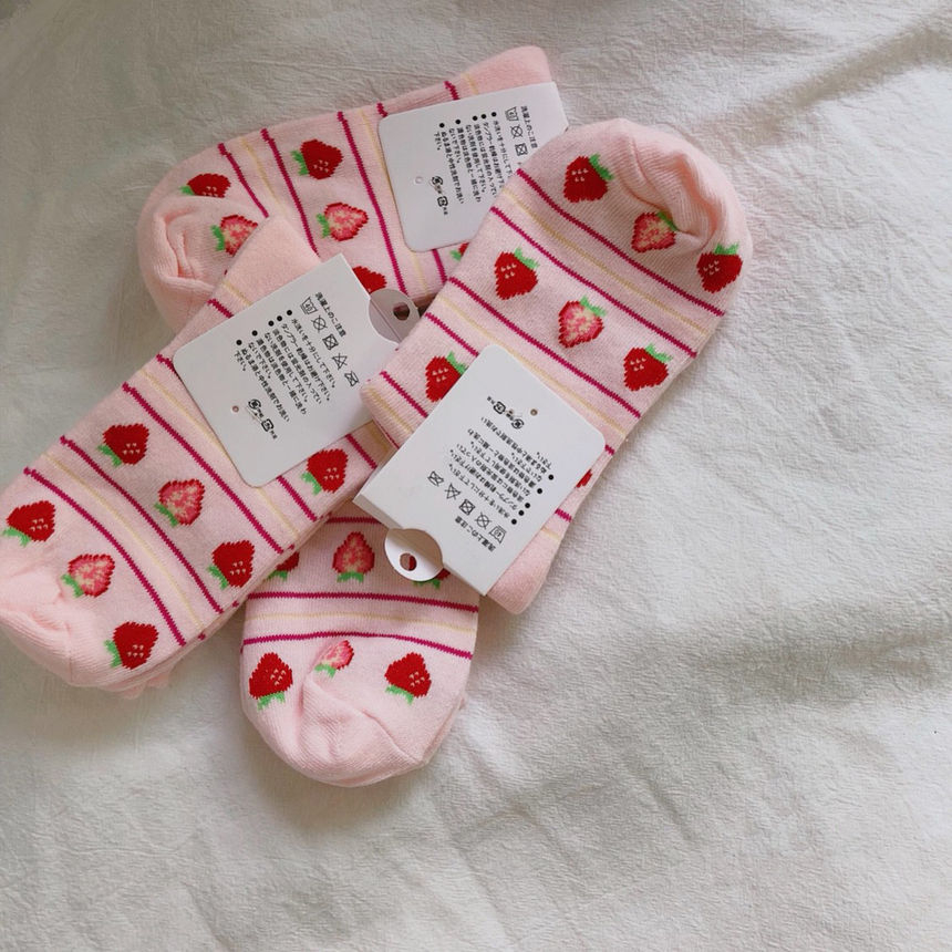 Glotto Strawberry Patterned Socks | YesStyle