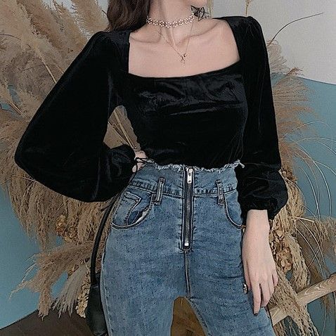 Rorah - Square Neck Velvet Long-Sleeve 