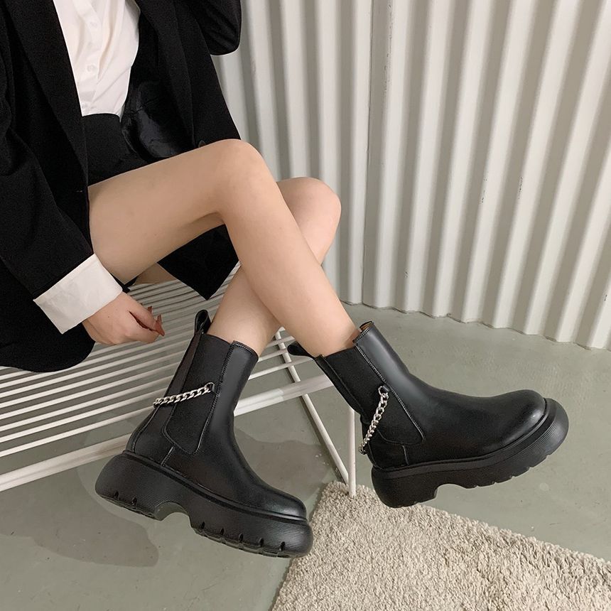 Udråbstegn dilemma skuespillerinde Futari - Chain Strap Platform Chelsea Boots | YesStyle