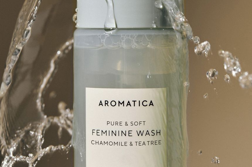 Buy AROMATICA Pure & Soft Feminine Wash Chamomile & Tee Tree (x15