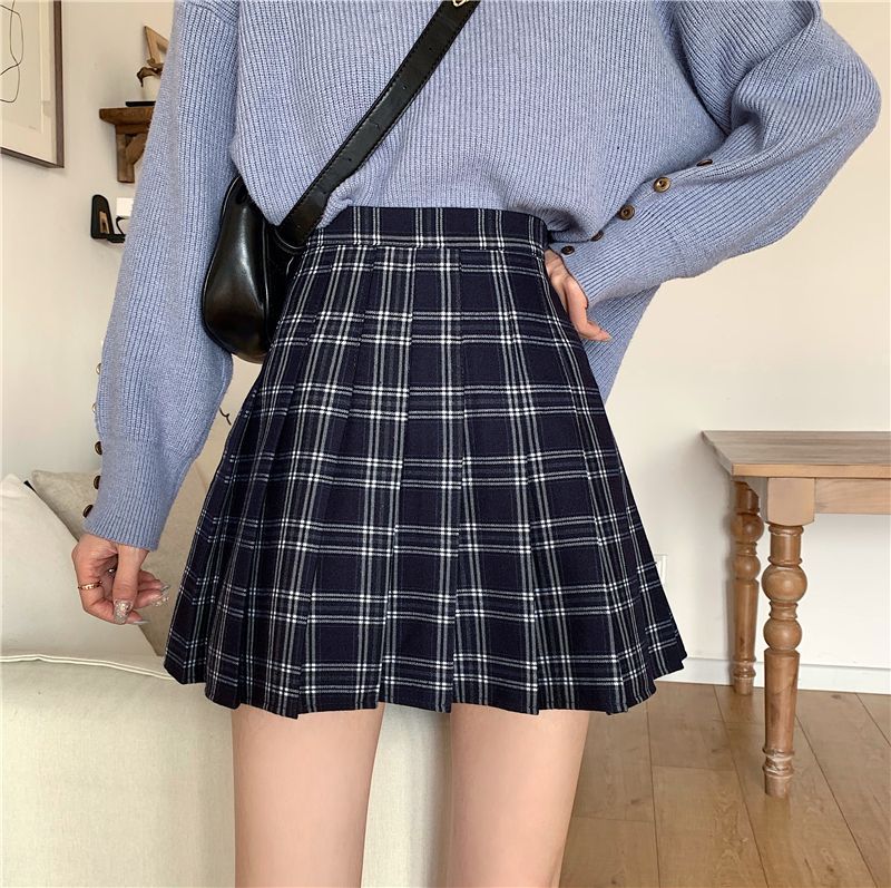 27 Best Dark Academia Plaid Skirt Outfits to Buy Now - atinydreamer