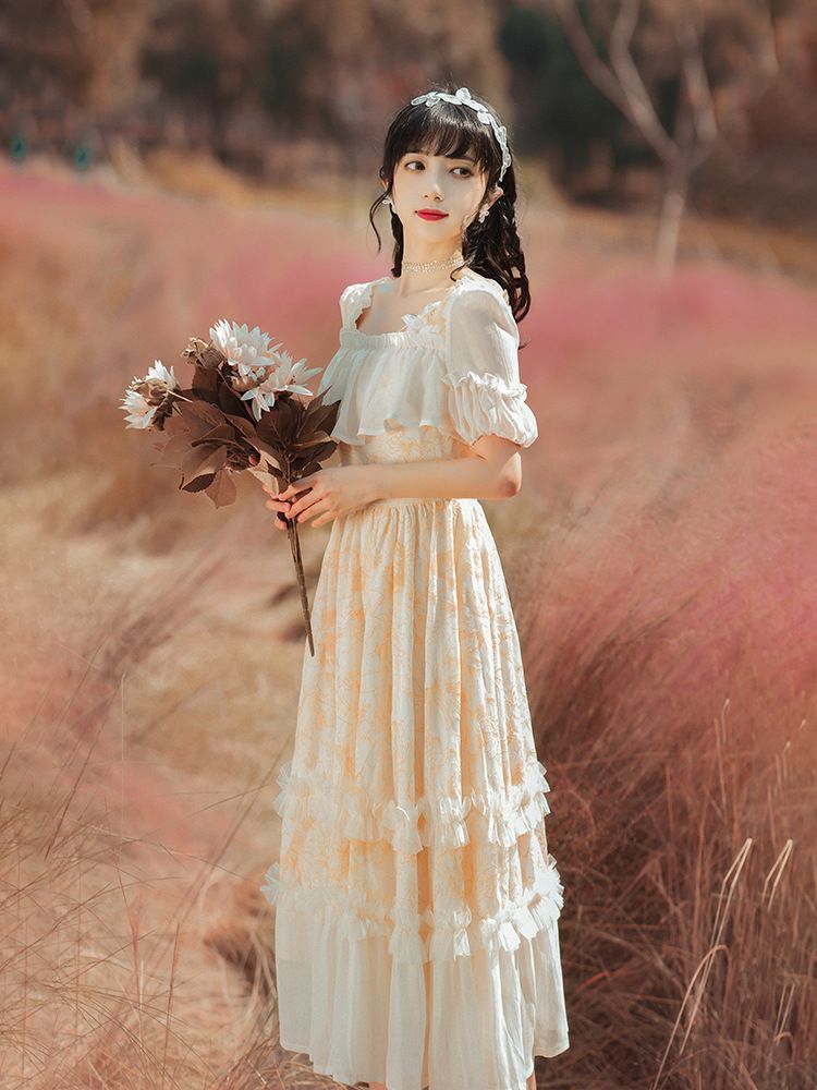 Short-Sleeve Square-Neck Butterfly 