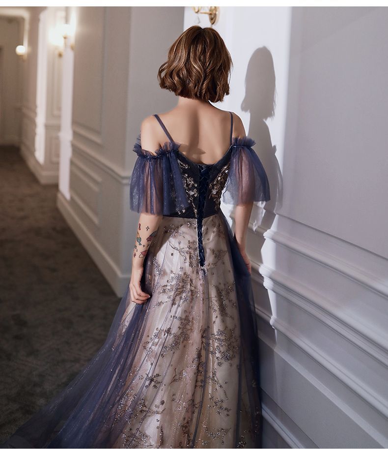 oomei - 镂空肩绣花a字网纱晚礼服 / 细肩带晚礼服