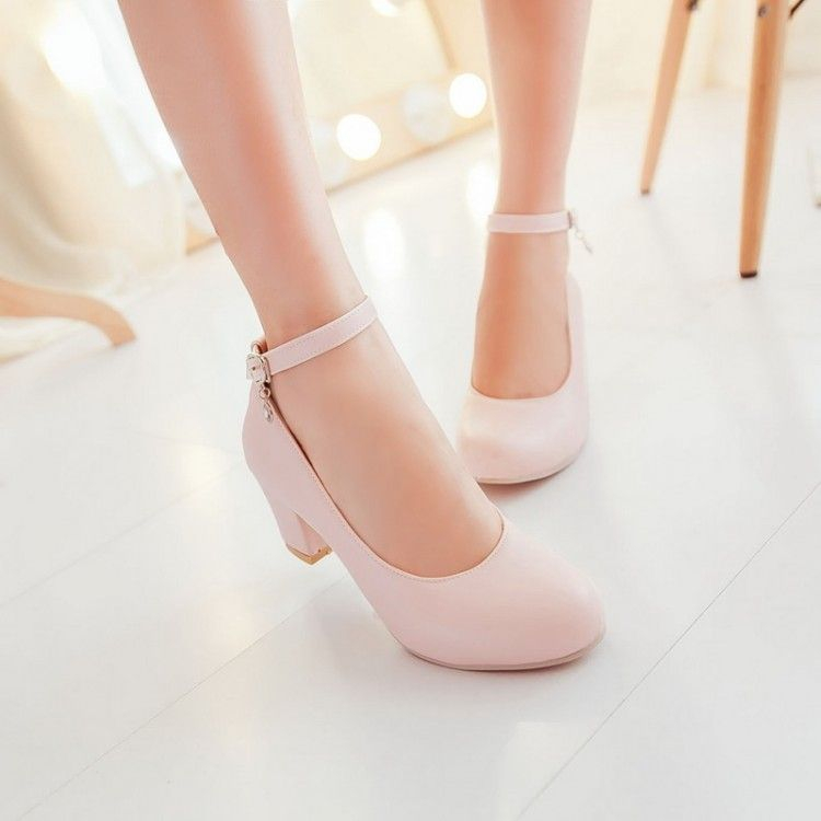 strap ankle shoes