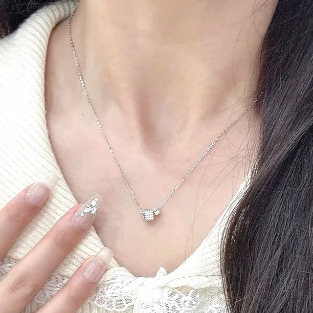 A-ROCH-925 Sterling Silver Cubic Pendant Necklace