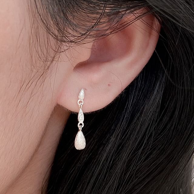A-ROCH-925 Sterling Silver CZ Droplet Drop Earring