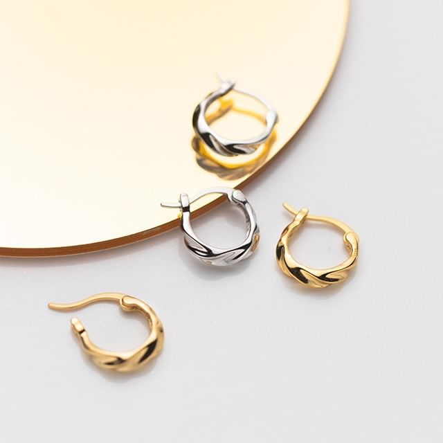 A-ROCH-925 Sterling Silver Hoop Leverback Earring
