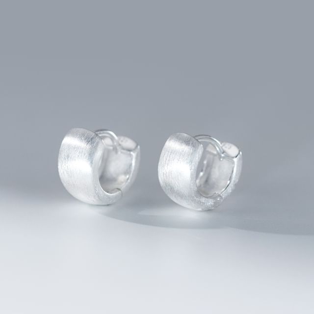 A-ROCH-925 Sterling Silver Leverback Hoop Earring