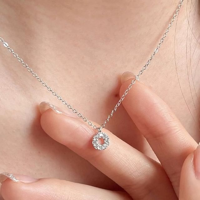 A-ROCH-925 Sterling Silver Rhinestone Circle Pendant Necklace