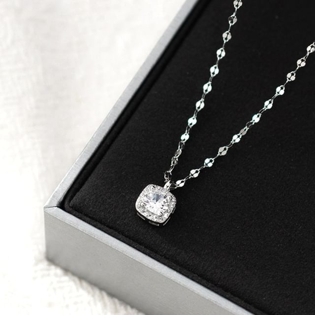 A-ROCH-925 Sterling Silver Rhinestone Pendant Necklace