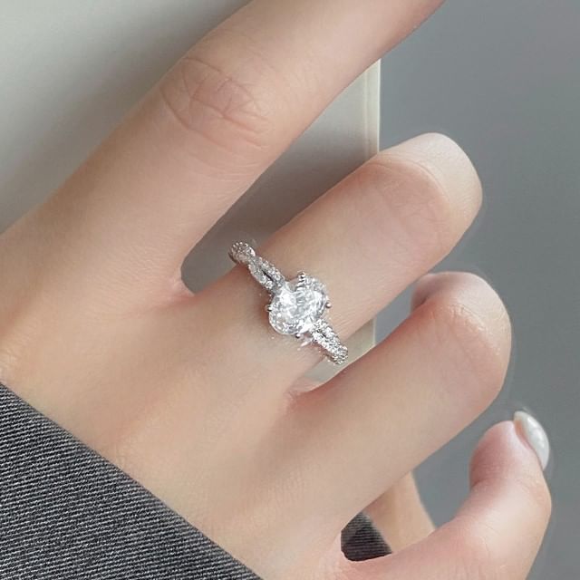 A-ROCH-925 Sterling Silver Rhinestone Ring