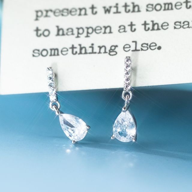 A-ROCH-925 Sterling Silver Teardrop Rhinestone Drop Earring