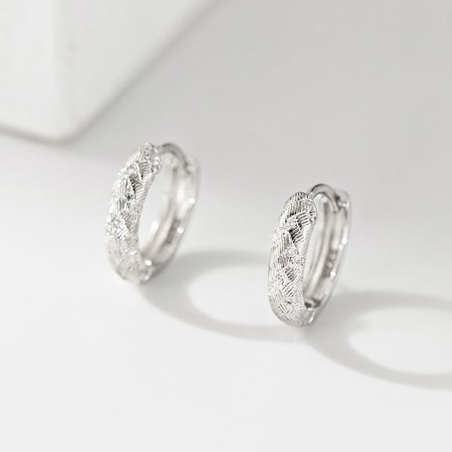 A-ROCH-925 Sterling Silver Textured Leverback Earring