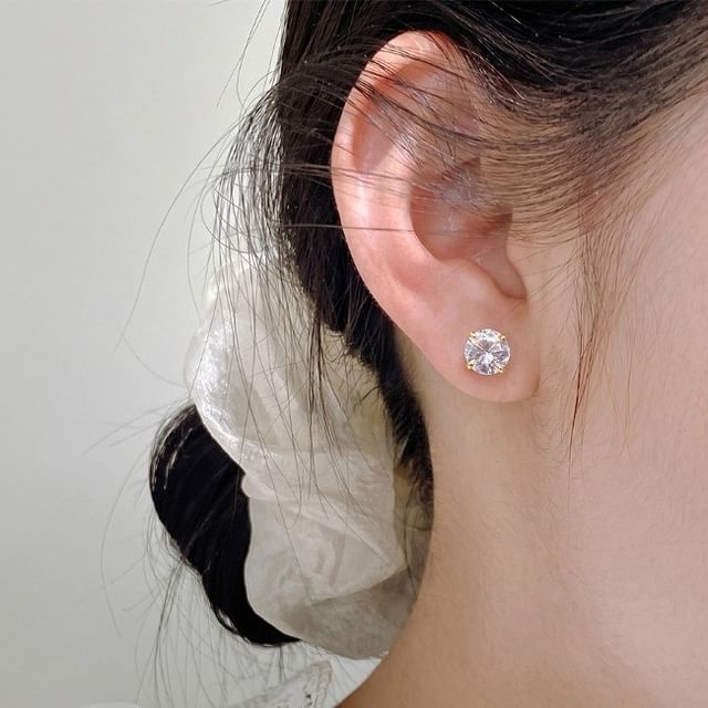 A-ROCH-999 Silver CZ Stud Earring