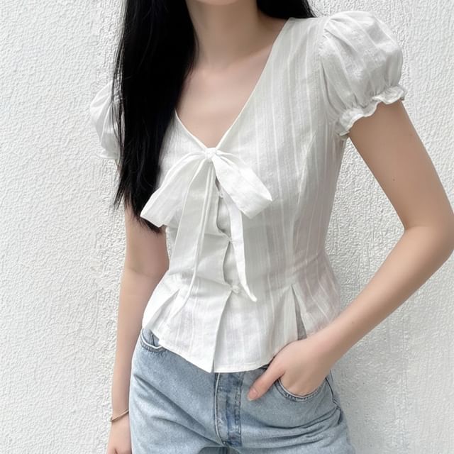 Allinya-Puff-Sleeve V-Neck Tie Front Button-Up Plain Crop Blouse