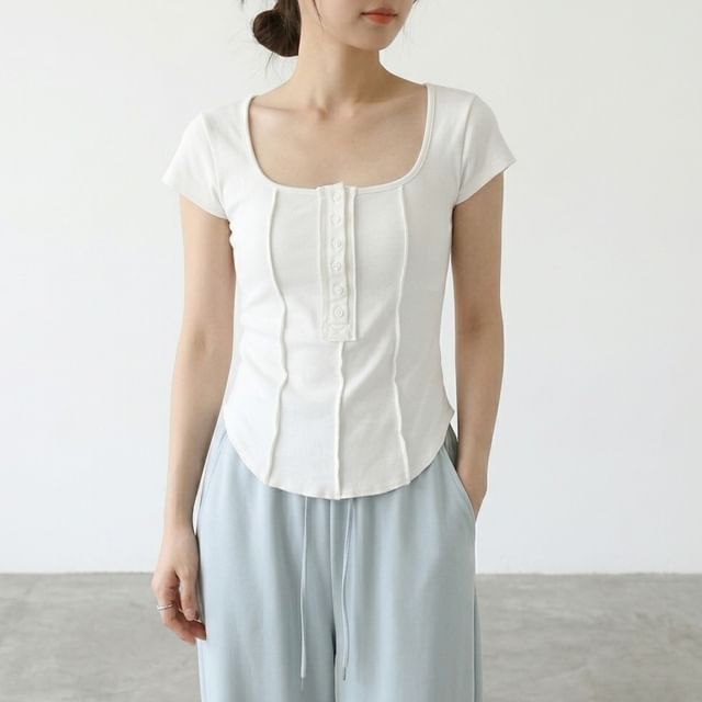 Allinya-Short-Sleeve Scoop Neck Ribbed Half-Buttoned Plain Crop T-Shirt