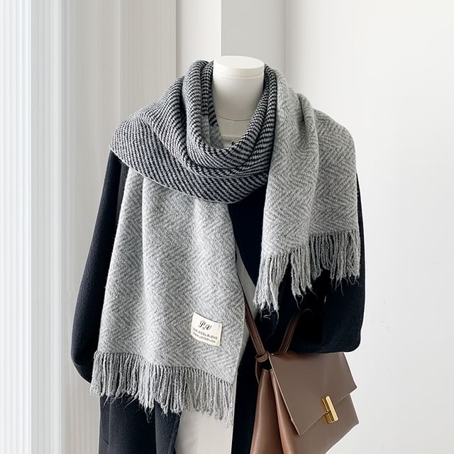 Amandier-Herringbone Fringe Knit Scarf