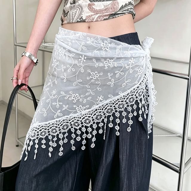 Amandier-Lace Fringed Decorative Hem
