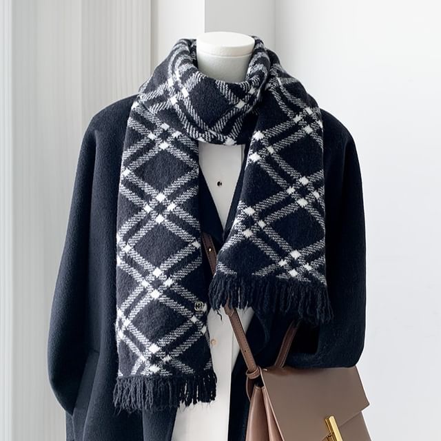 Amandier-Plaid Fringed Knit Scarf