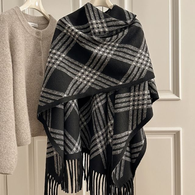 Amandier-Plaid Fringed Shawl