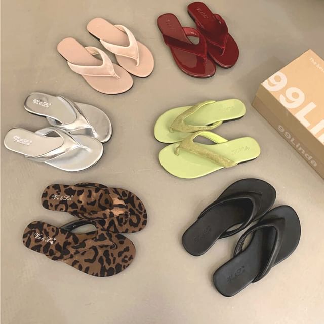 Anran-Faux Leather Flat Flip Flops