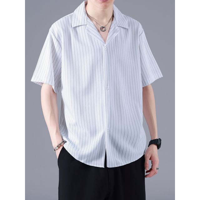 Antaeus-Short Sleeve Collared Pinstriped Shirt