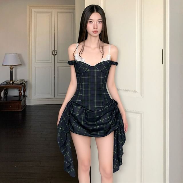 Arabesquito-Spaghetti Strap Plaid Ruffle Mini Dress