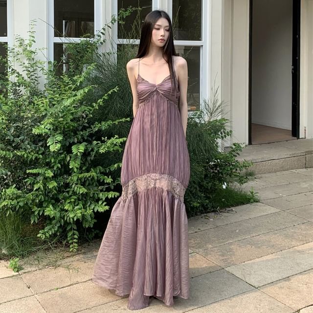 Arabesquito-Spaghetti Strap V-Neck Plain Ruched Lace Trim Maxi Shift Dress