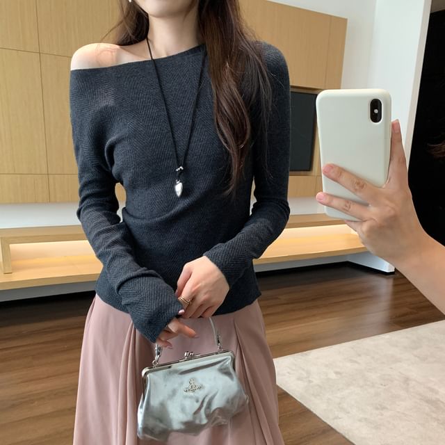 Asiris-Long-Sleeve Crew Neck Plain Knit Top