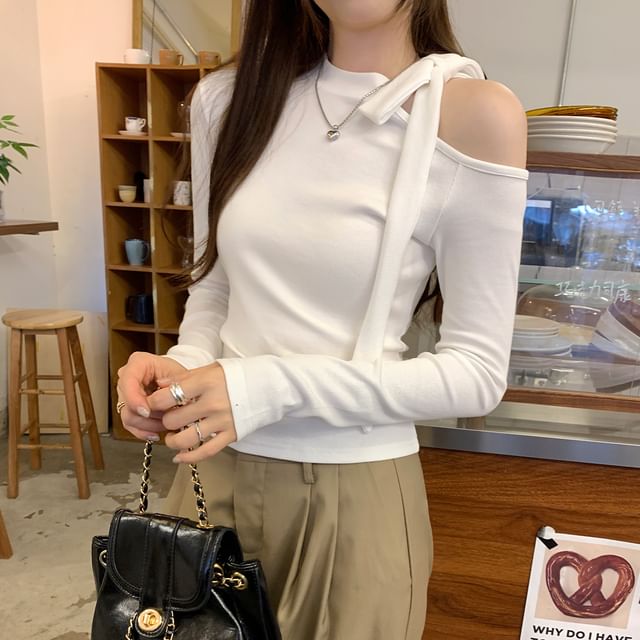 Asiris-Long-Sleeve Cutout Plain T-Shirt