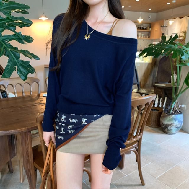 Asiris-Long-Sleeve Off-Shoulder Plain Knit Top