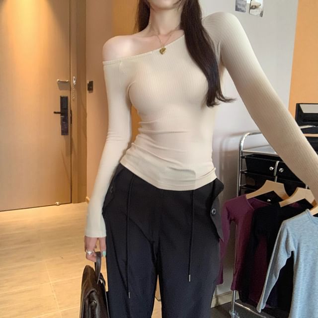 Asiris-Long-Sleeve Off Shoulder Plain Top