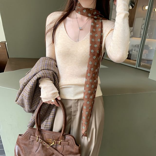 Asiris-Long-Sleeve V-Neck Plain Knit Top
