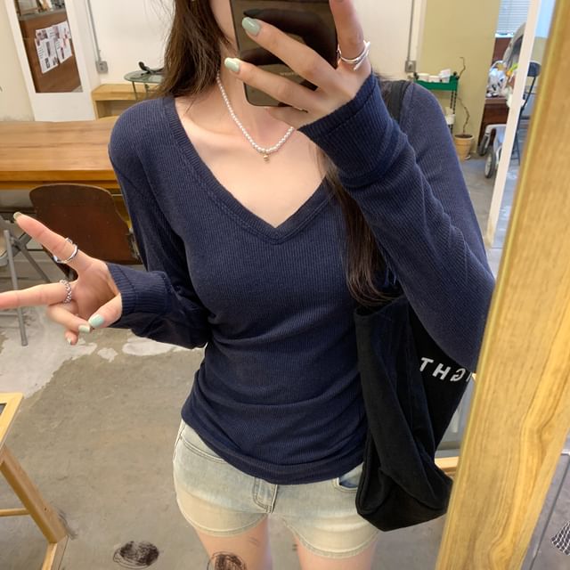 Asiris-Long-Sleeve V-Neck Plain T-Shirt