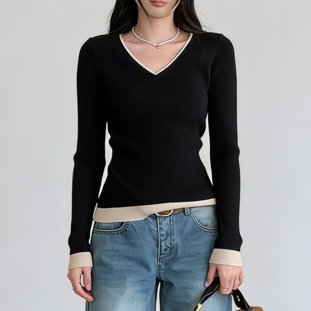 Asiris-Long-Sleeve V-Neck Two Tone Knit Top