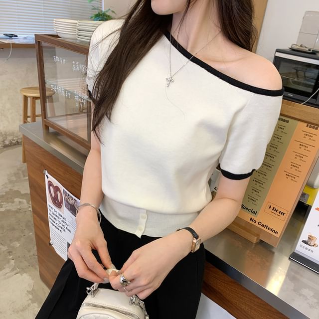 Asiris-Short-Sleeve Asymmetrical Neck Contrast Trim Button Knit Top