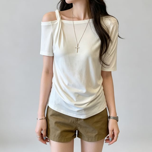 Asiris-Short-Sleeve Cold Shoulder Asymmetrical T-Shirt