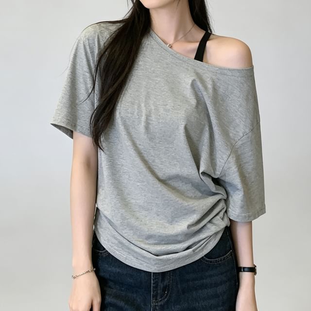 Asiris-Short-Sleeve Off-Shoulder Plain T-Shirt