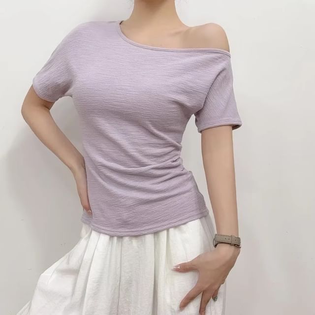 Asiris-Short-Sleeve One-Shoulder Plain T-Shirt