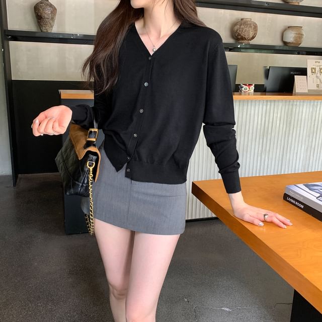 Asiris-V-Neck Plain Cardigan